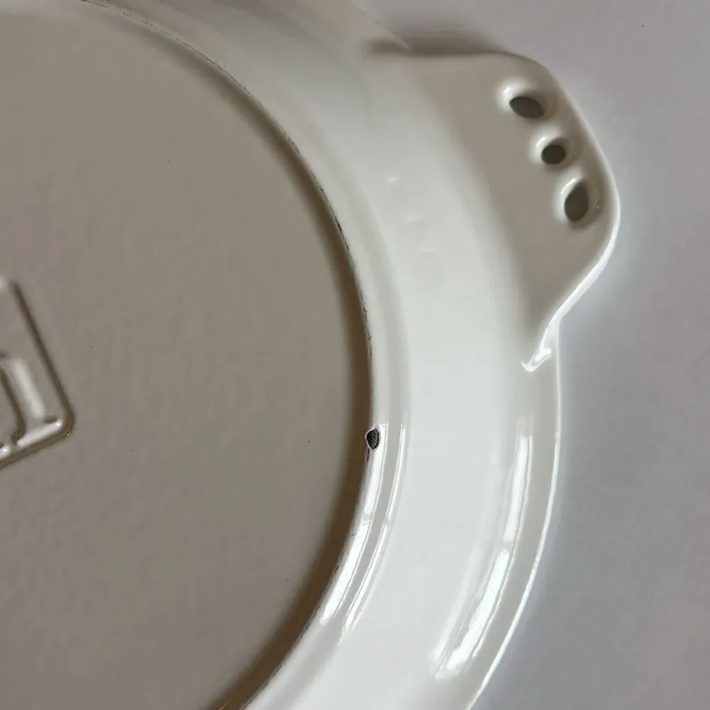 ih White Round Enameled Cast Iron Double Handled Pie Pan 10”